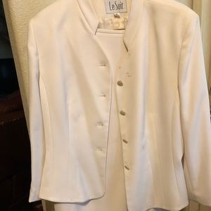 Fully lined cream tailored suit.